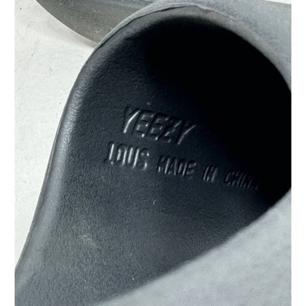 Adidas Yeezy Slides Dark Onyx ID5103 Men's Size 10 Sandals Slip On